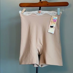 NWT SPANX
HIGH WAIST STAR POWER